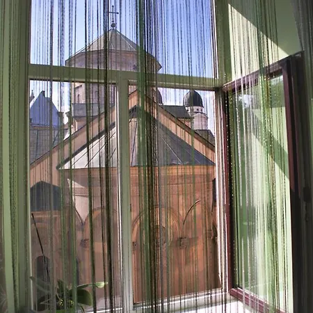 вірменський дворик / Armenian Courtyard إلفيف