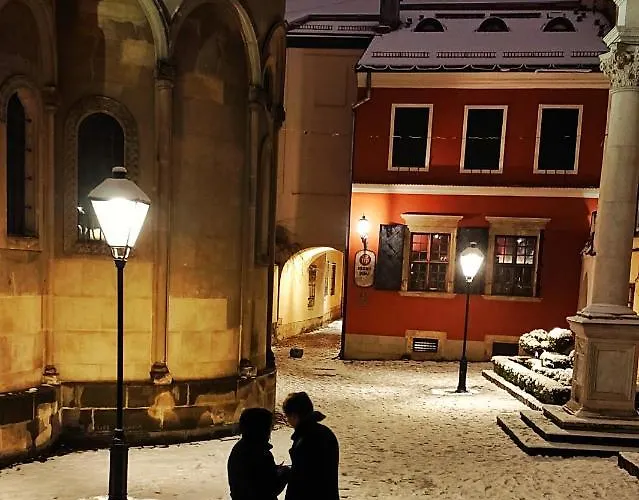 вірменський дворик / Armenian Courtyard