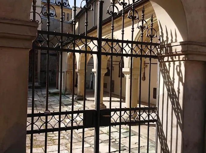 вірменський дворик / Armenian Courtyard Lägenhet *