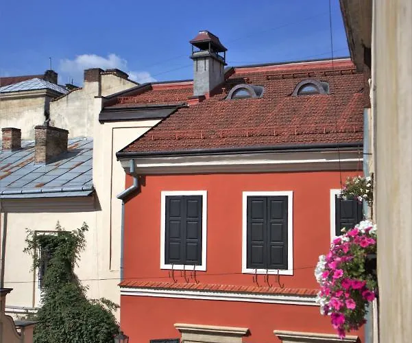 вірменський дворик / Armenian Courtyard