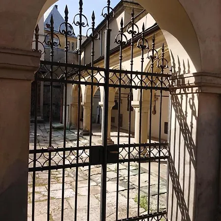 вірменський дворик / Armenian Courtyard Apartment *