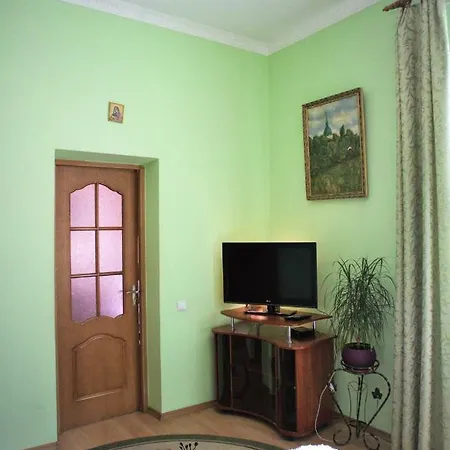 вірменський дворик / Armenian Courtyard Apartment